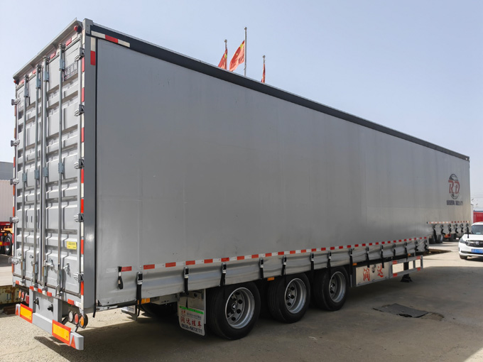 Logistics box semi-trailer